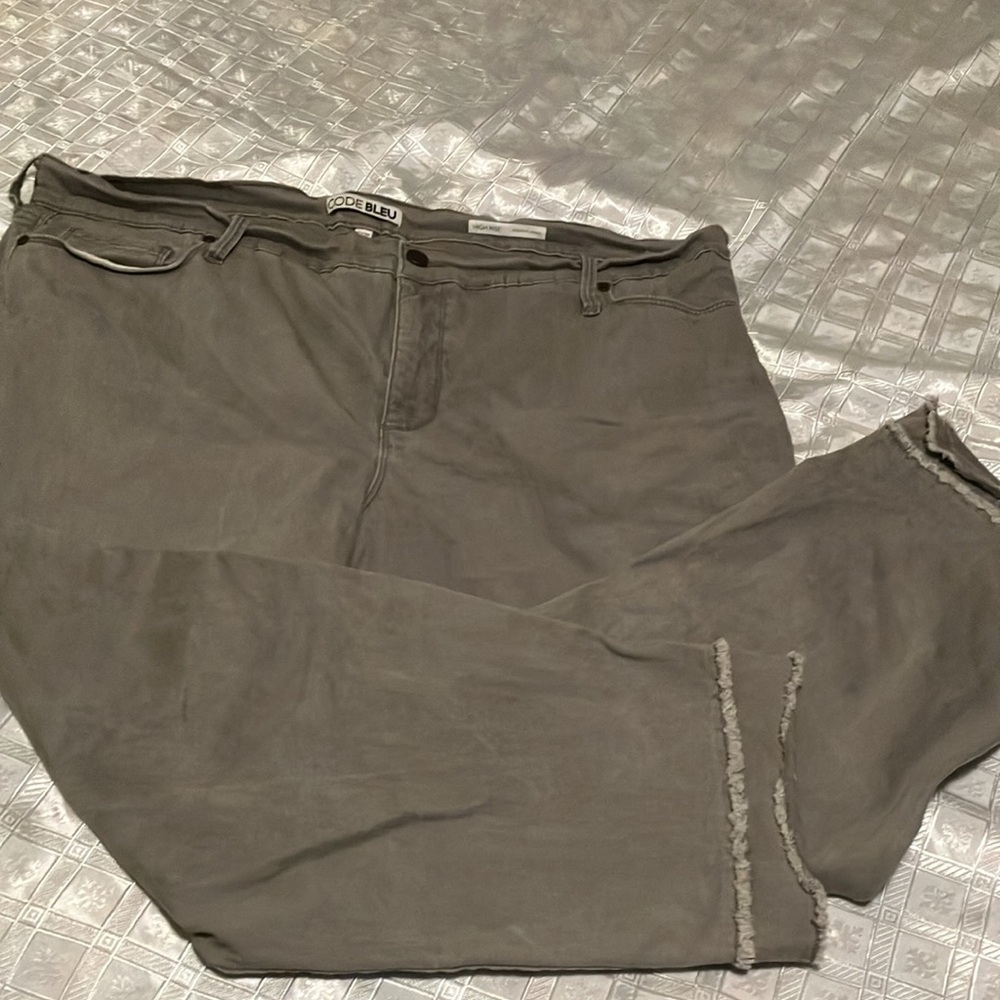 Code Bleu pants - Picture 5 of 9
